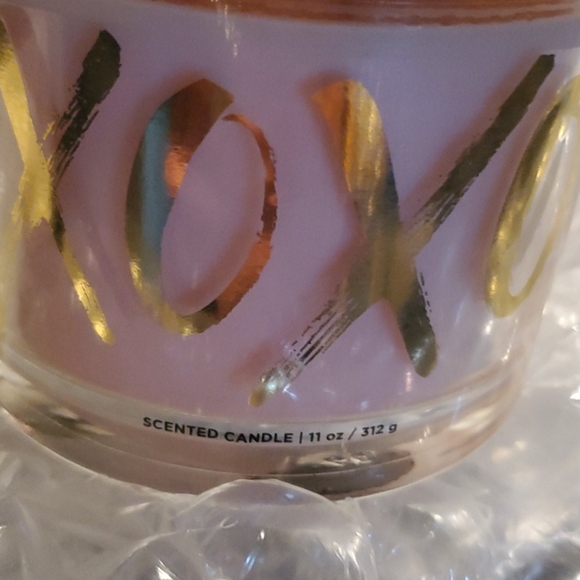 - -Yankee xoxo love candle clean scent sold out free yankee gift 🎁 sold out - Picture 2 of 4